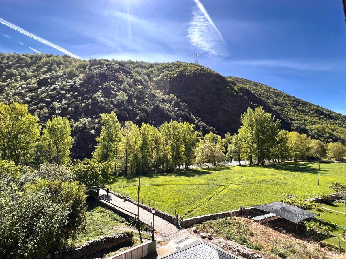 Apartament La Noguera - L'Amfitriona Rialp Bagian luar foto